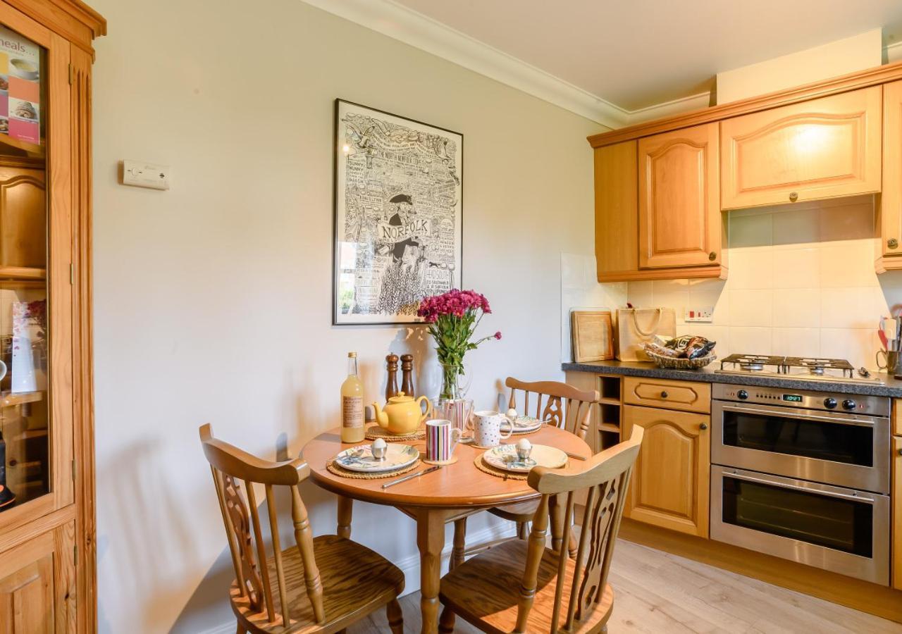 2 Oaklands Cottage ホルト エクステリア 写真