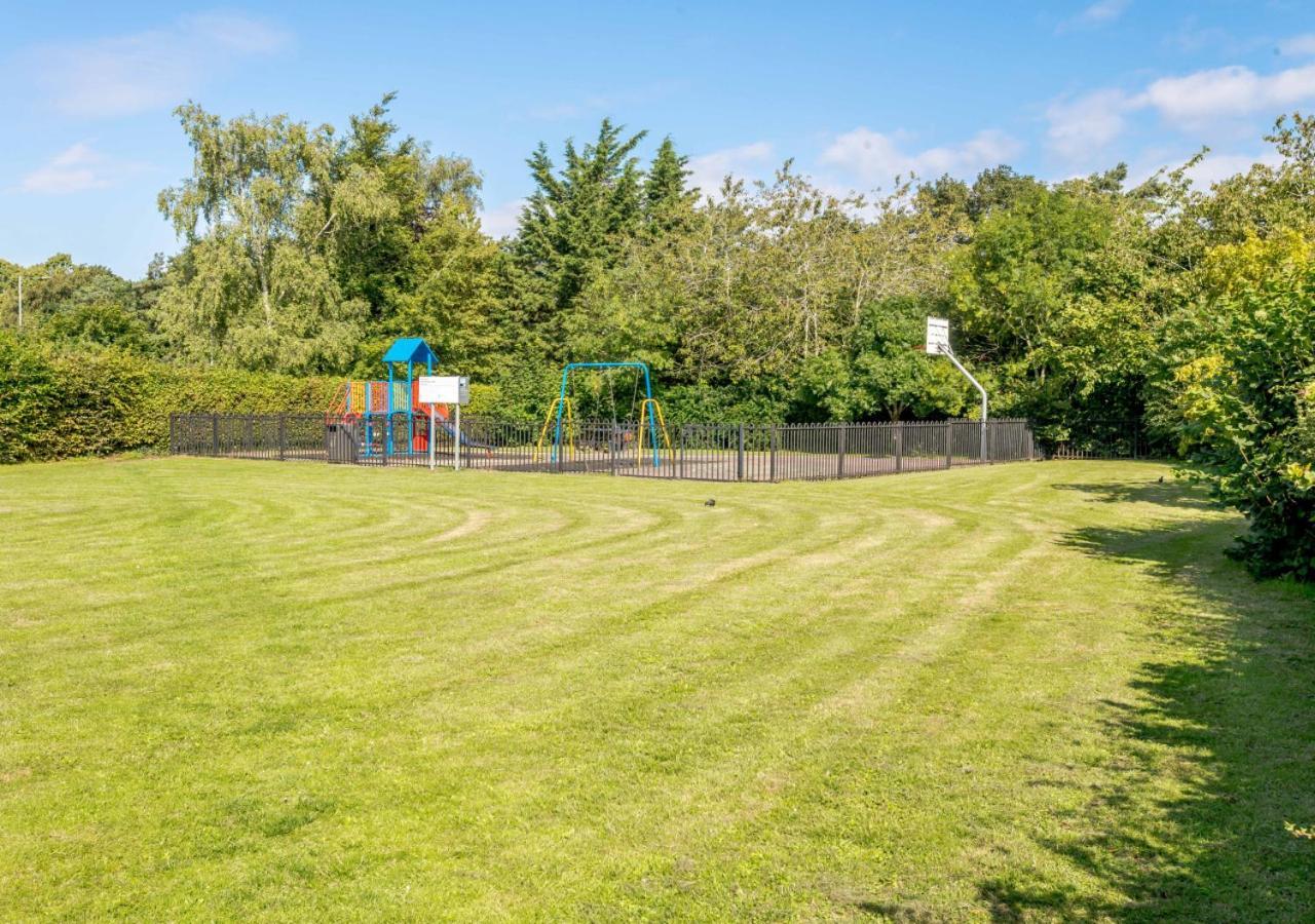 2 Oaklands Cottage ホルト エクステリア 写真